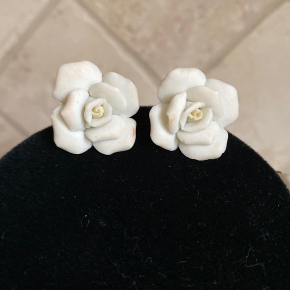 VINTAGE LUCITE ACRYLIC NECKLACE WITH EARRINGS - Picture 11 of 15